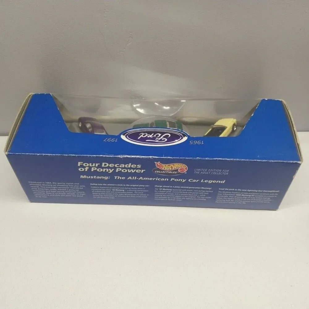 Hot Wheels Ford Four Decades of Pony Power Mustang 3 Car Gift Set Diecast 1:64